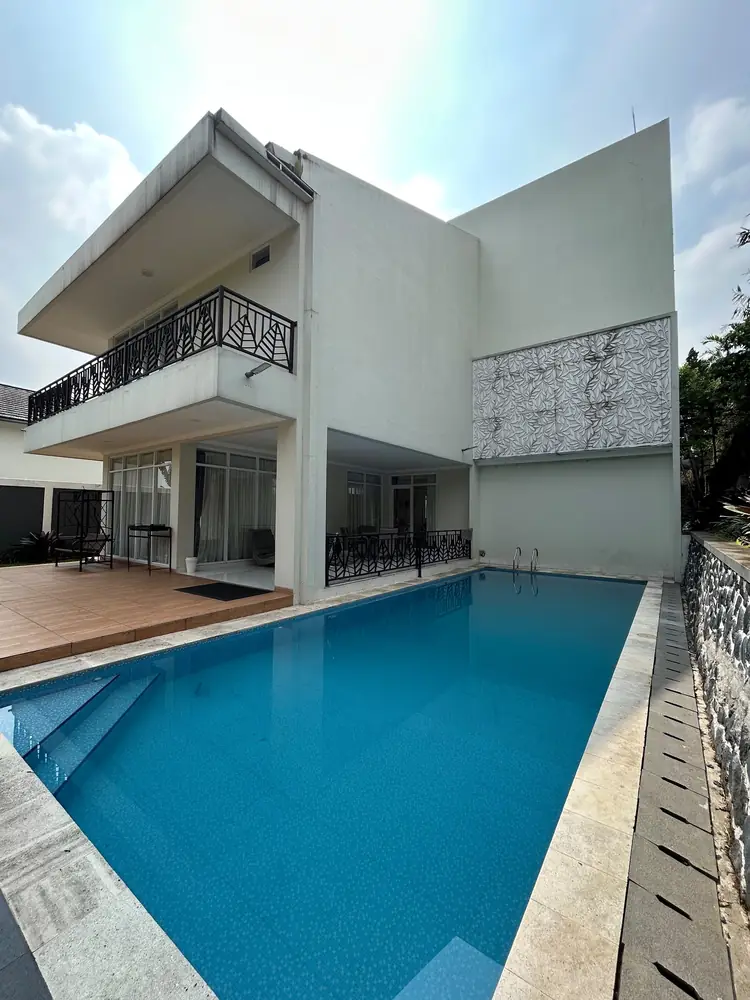 Private pool in front of the modern white villa at Al Andalus Royal